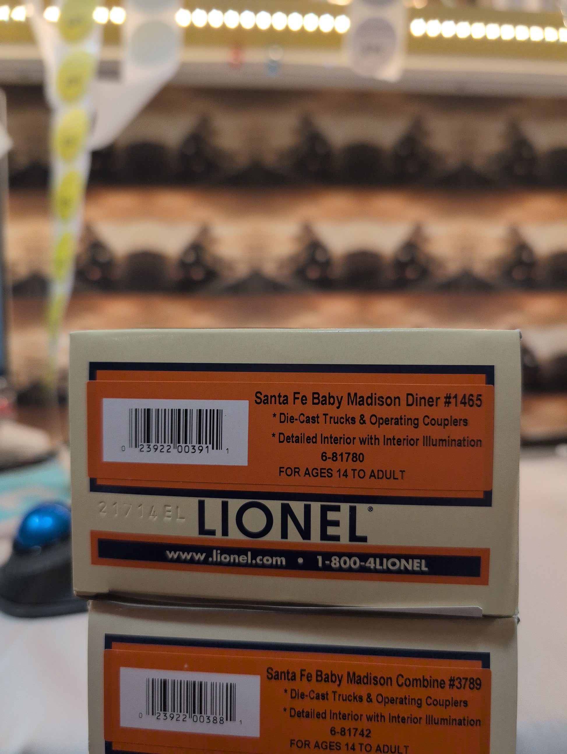 Lionel Santa Fe Baby Madison 2 car Passenger Set #1 6-81778