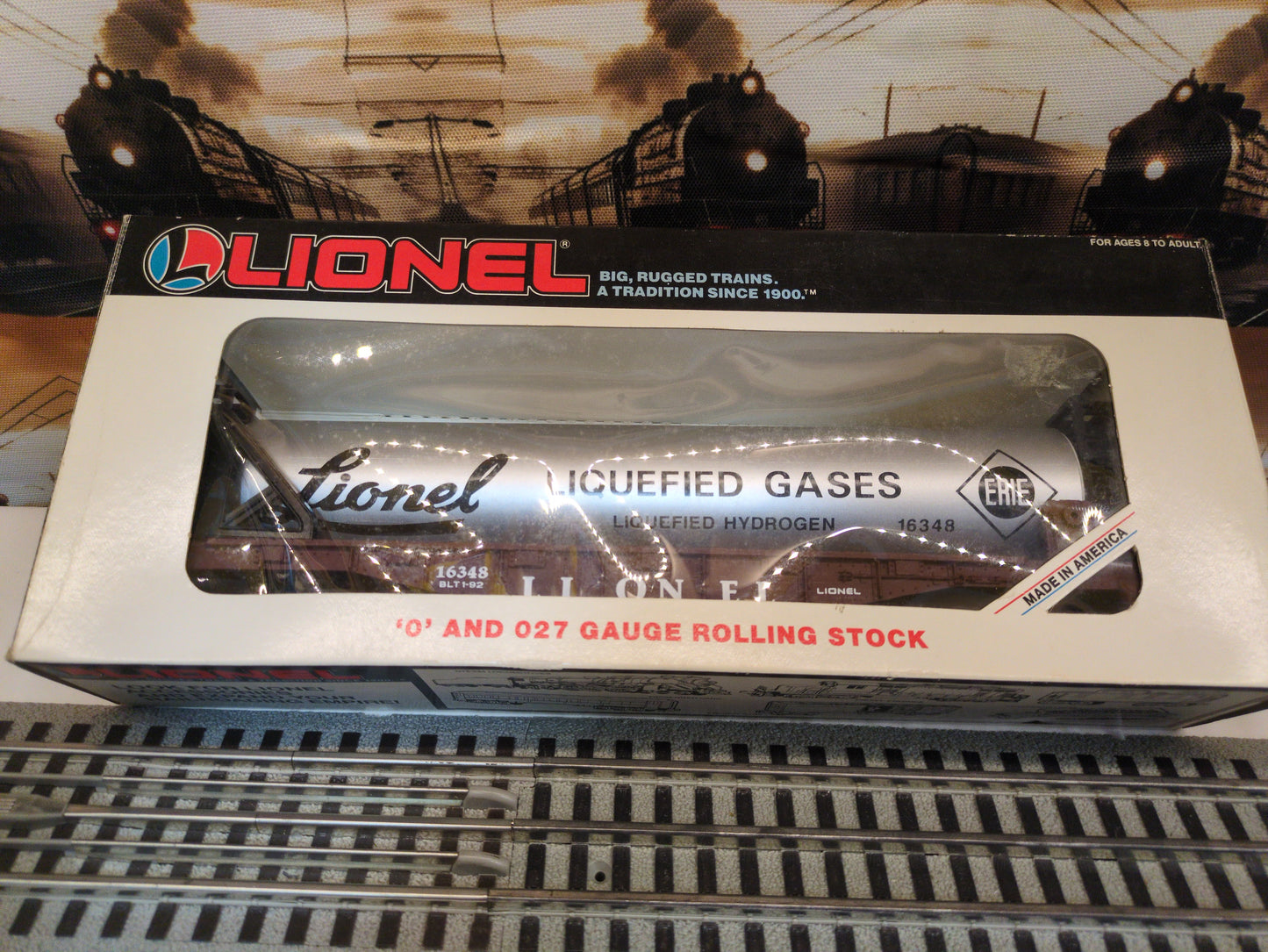 Lionel Lines Flatcar with LP Tank 6-16348
