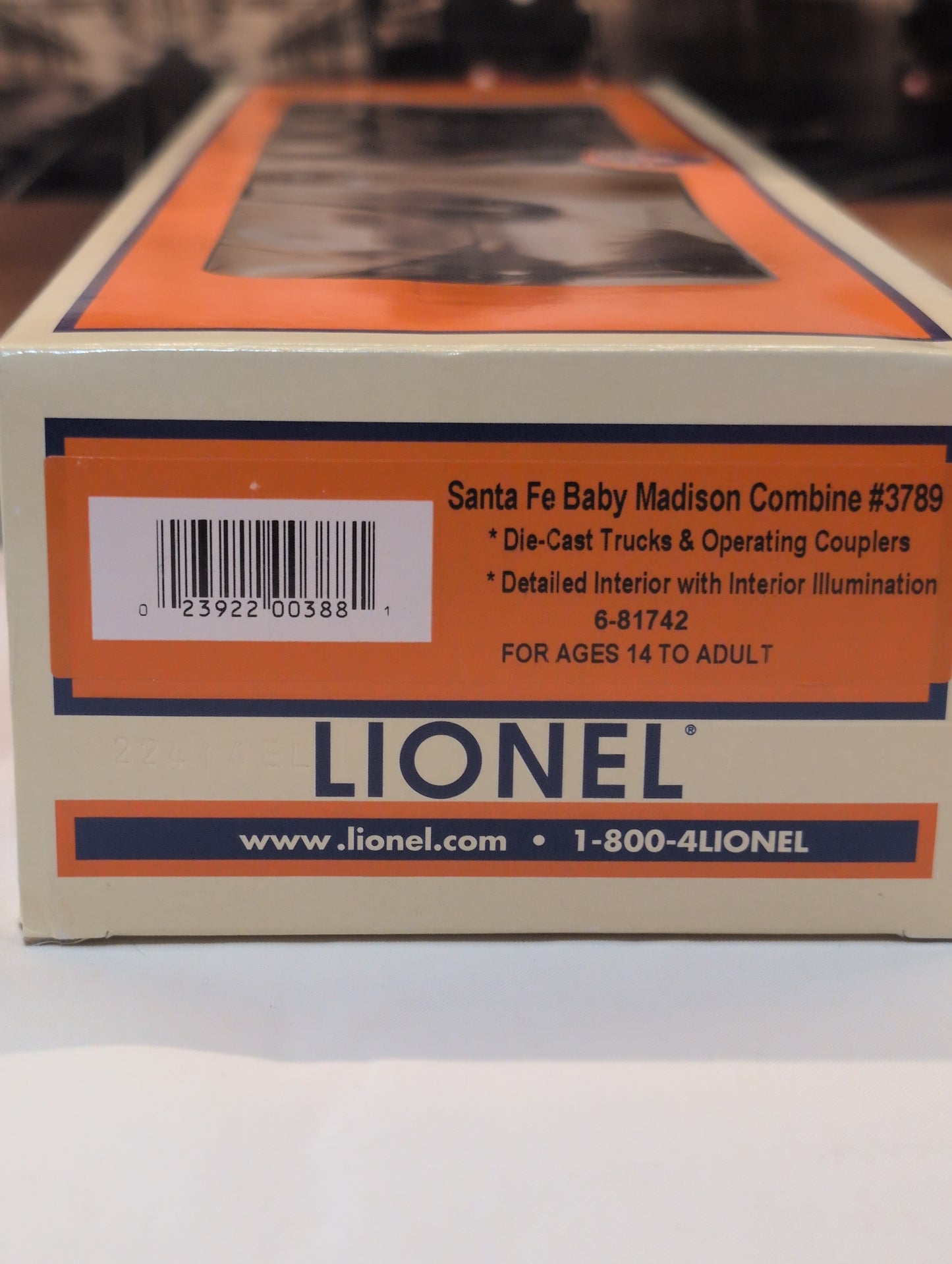 Lionel Santa Fe Baby Madison 2 car Passenger Set #1 6-81778
