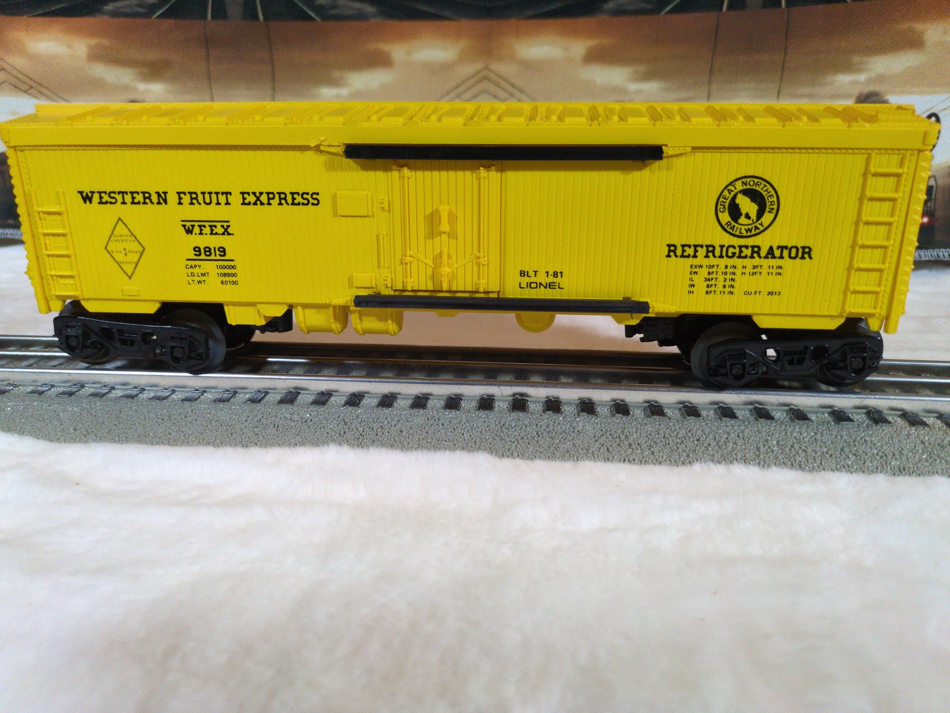 Lionel Great Northern Refrigerator Car 6-9819