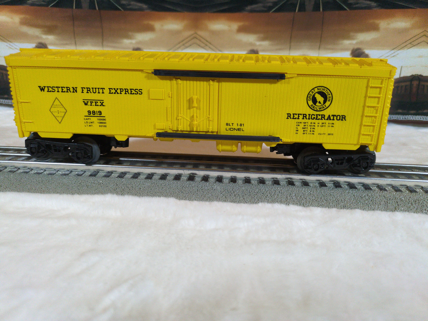 Lionel Great Northern Refrigerator Car 6-9819