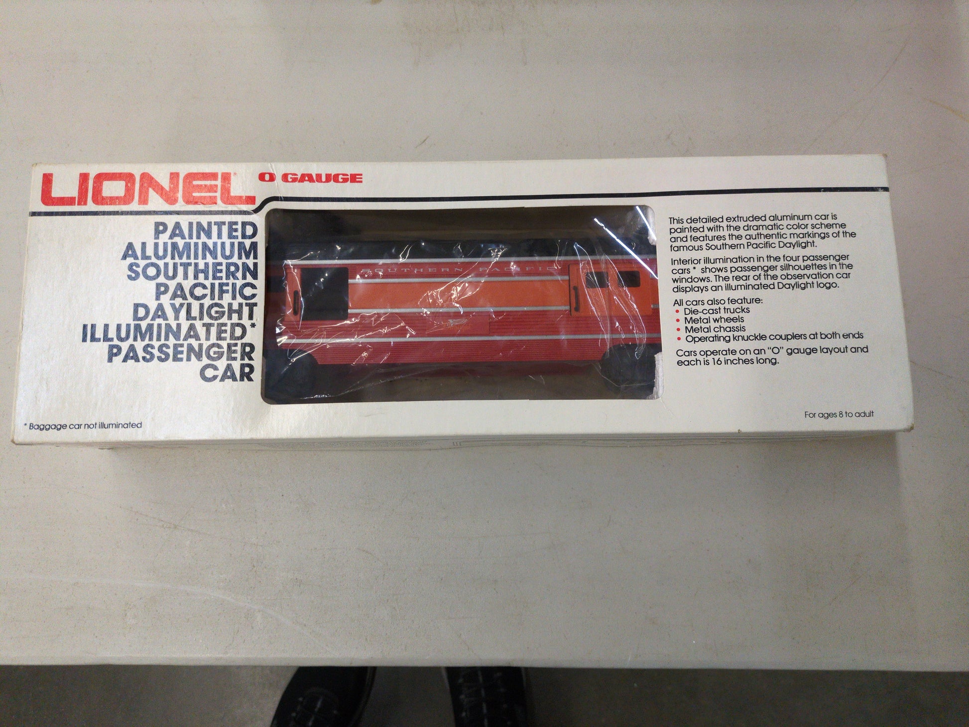 Lionel Southern Pacific Daylight Baggage Car 6-9589