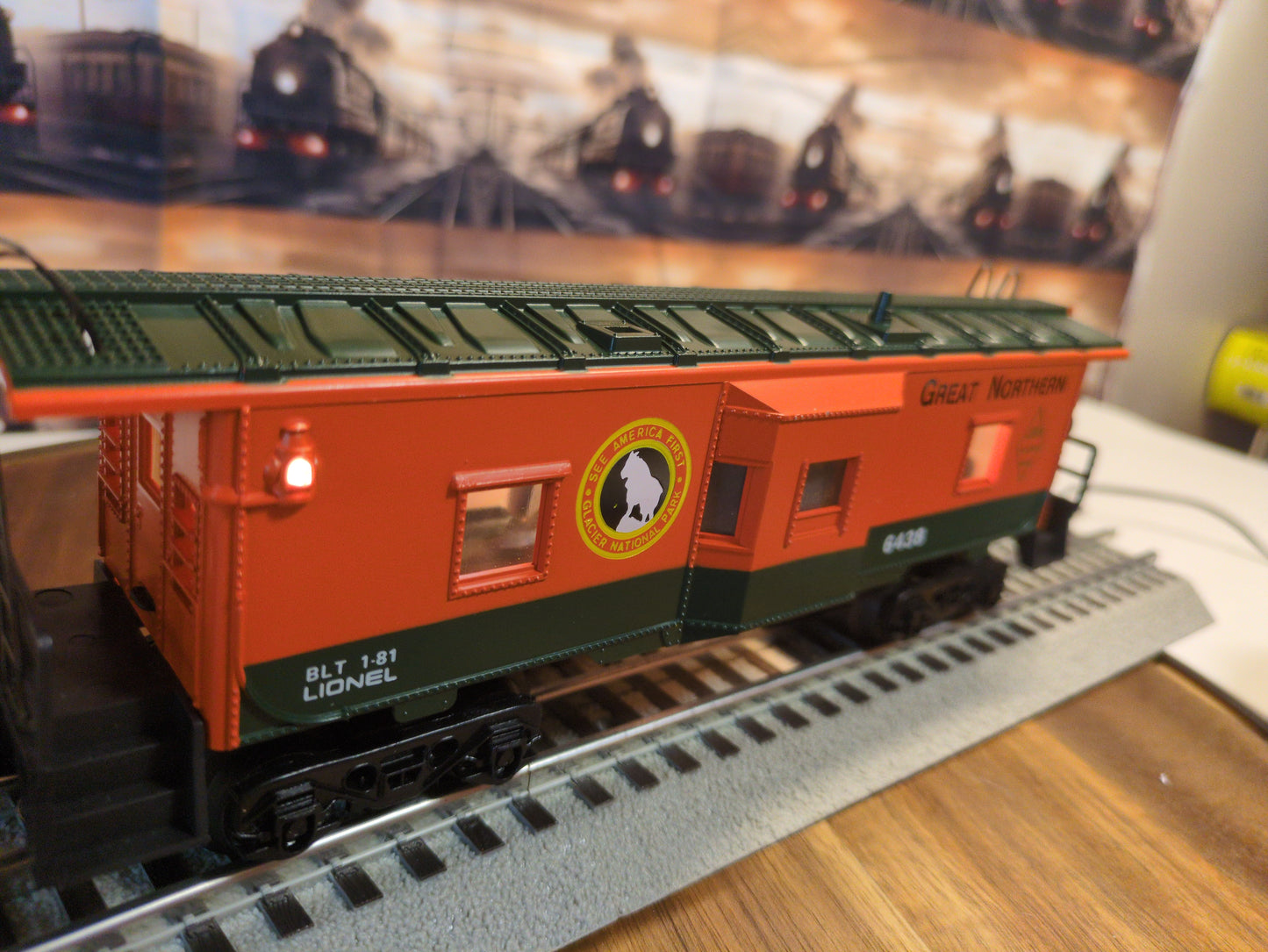 Lionel 6-6438 Great Northern Bay Window Caboose  NIB