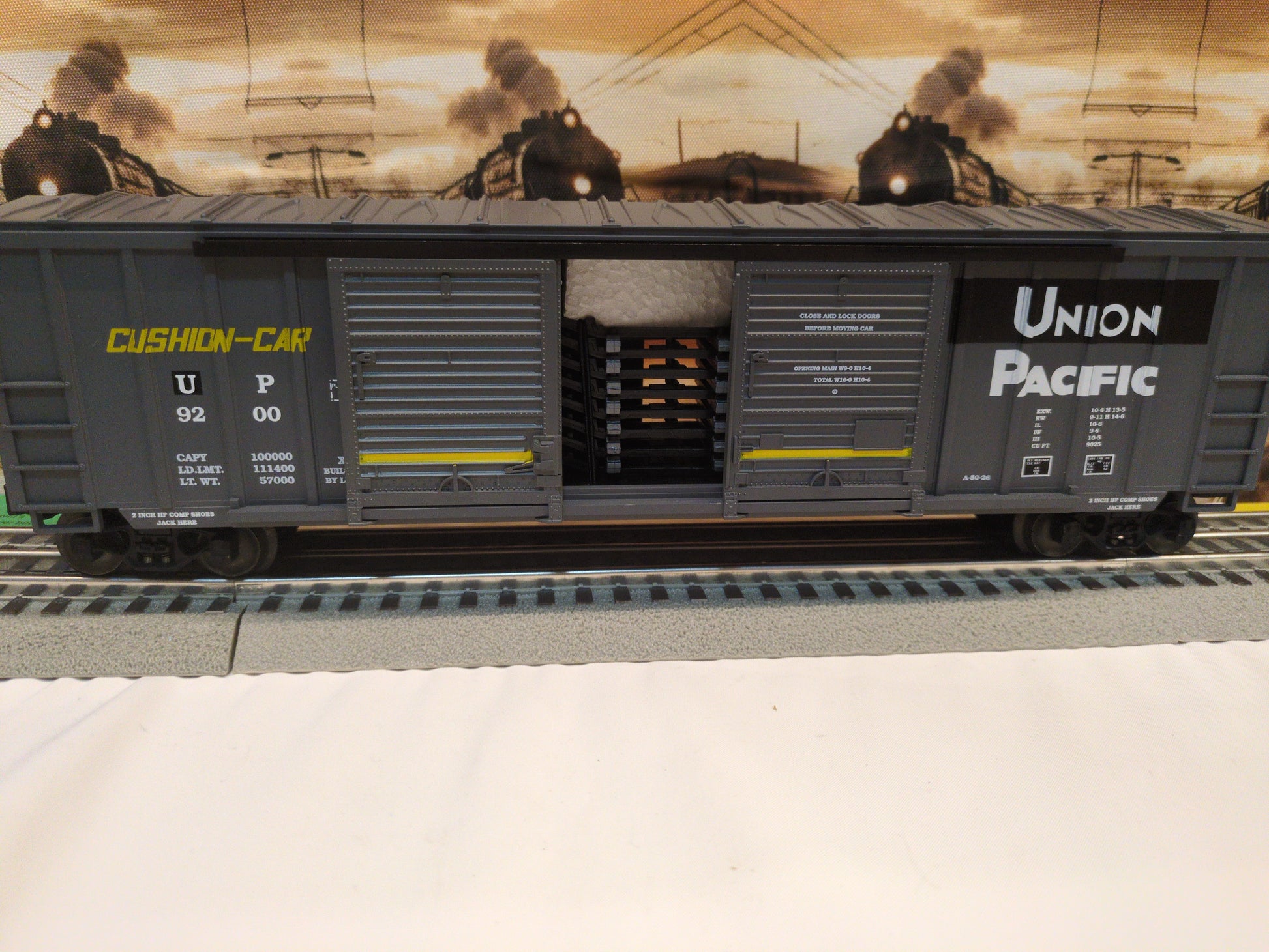 Lionel Southern Pacific/Union Pacific Merger Auto Frames Double Door Boxcar 6-17232