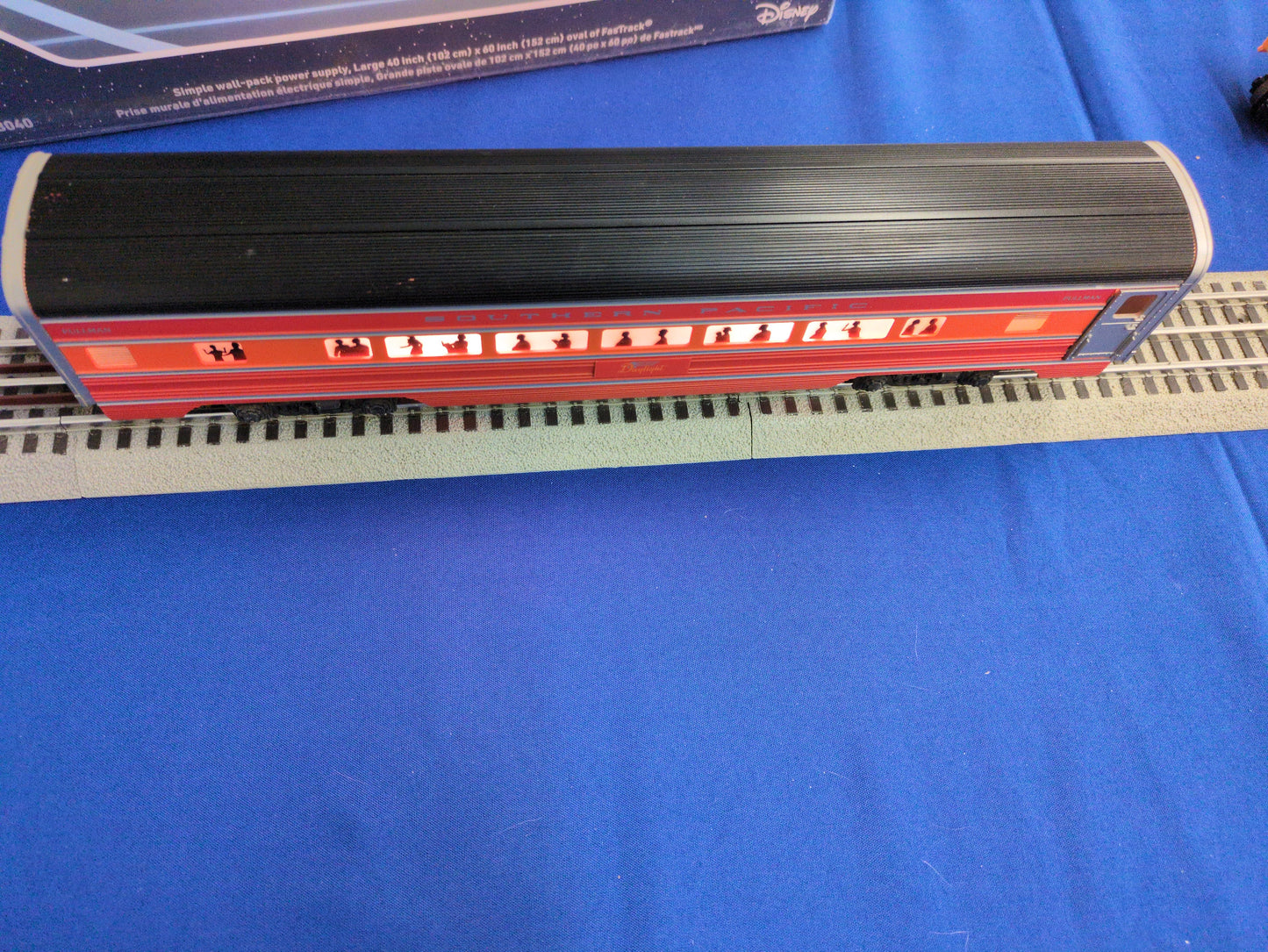 Lionel 6-9592 Southern Pacific Daylight coach car