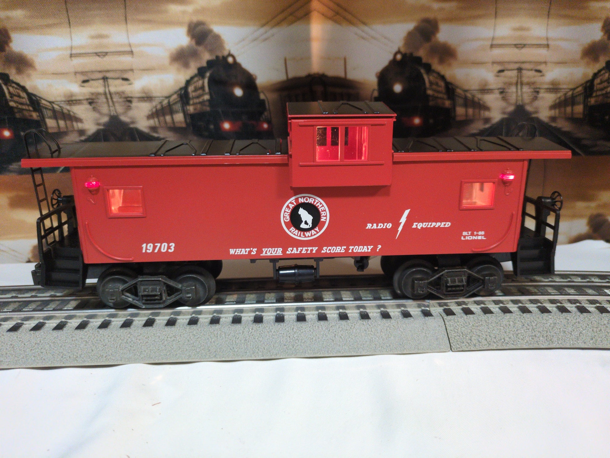 Lionel Great Northern Extended Vision Caboose 6-19703