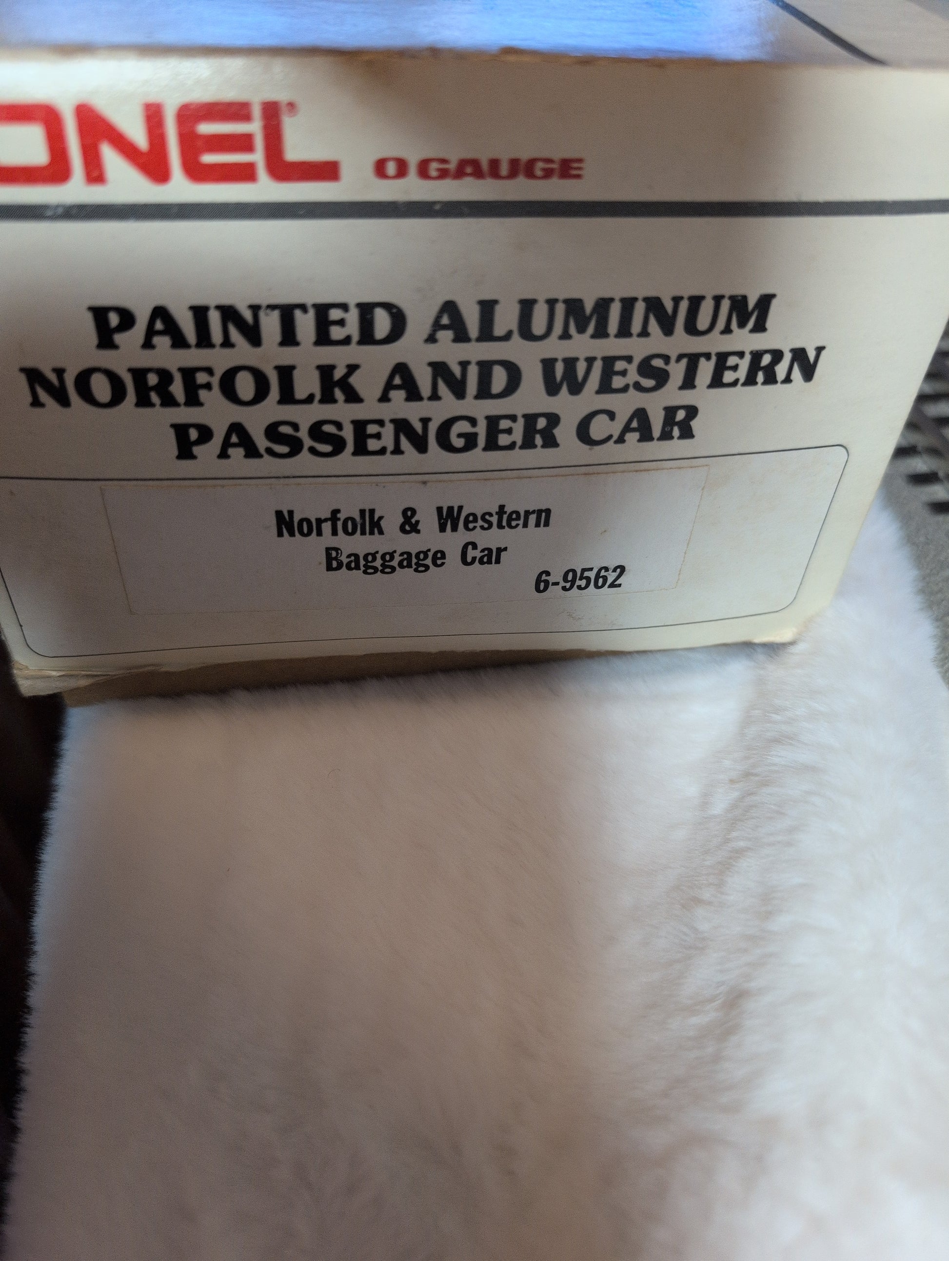 Lionel Norfolk & Western Passenger Car 6-9562